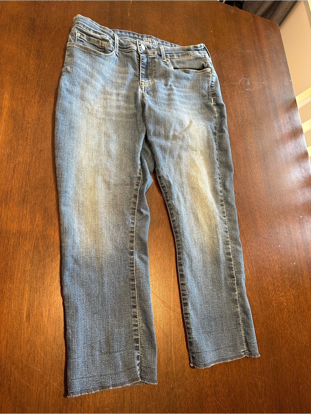 Classic Women's Light Blue Straight-Leg Jeans Capris